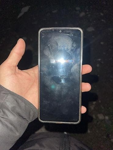 Смартфон с большим безрамочным дисплеем с вырезом под фронтальную at lalafo.kg Смартфон с большим безрамочным дисплеем с вырезом под фронтальную