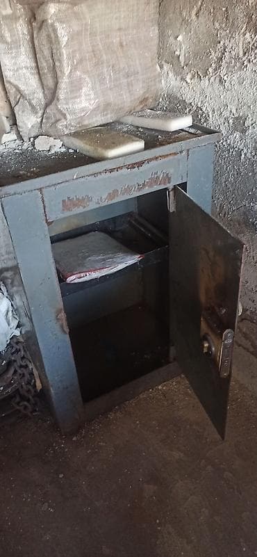 Курал сактоочу сейфтер: Сейф металлический. Состояние отличное. ключ есть. Песка нет lalafo.kg да — 2 Курал сактоочу сейфтер: Сейф металлический. Состояние отличное. ключ есть. Песка нет — 2