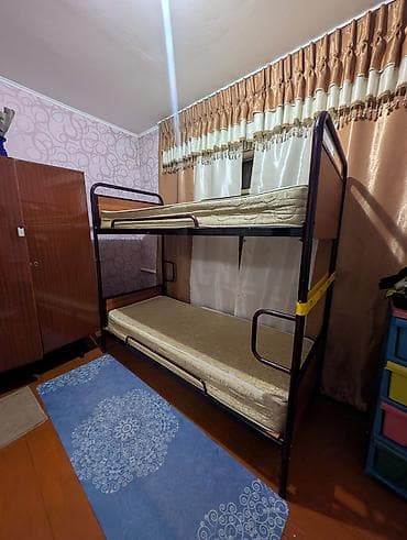 Двухъярусная металлическая кровать с матрасами - Прочная сварная рама at lalafo.kg Двухъярусная металлическая кровать с матрасами - Прочная сварная рама