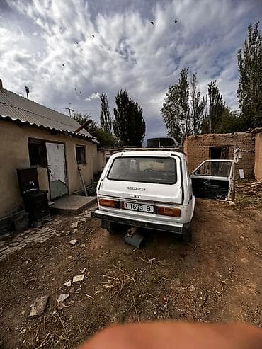 ВАЗ (ЛАДА) 4x4 Нива: 1994 г., 1.6 л, Механика, Бензин, Внедорожник at lalafo.kg ВАЗ (ЛАДА) 4x4 Нива: 1994 г., 1.6 л, Механика, Бензин, Внедорожник