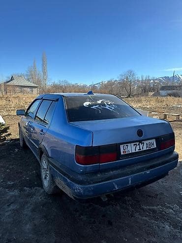 Volkswagen Vento: 1992 г., 1.8 л, Механика, Седан at lalafo.kg Volkswagen Vento: 1992 г., 1.8 л, Механика, Седан