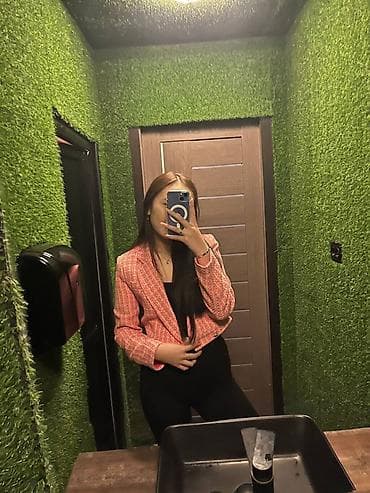 Женский укороченный жакет - Стиль: укороченный пиджак в современном at lalafo.kg Женский укороченный жакет - Стиль: укороченный пиджак в современном