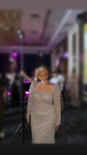 Вечернее платье, Русалка, Длинная модель, С рукавами, Камни, Стразы, Открытая спина, XL at lalafo.kg Вечернее платье, Русалка, Длинная модель, С рукавами, Камни, Стразы, Открытая спина, XL