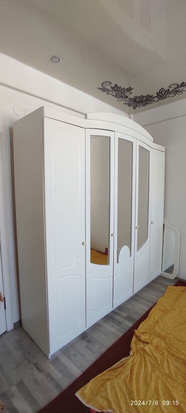 Спальный гарнитур, Б/у, Двуспальная кровать, Комод, Тумба, ДСП, Самовывоз, цвет - Белый at lalafo.kg Спальный гарнитур, Б/у, Двуспальная кровать, Комод, Тумба, ДСП, Самовывоз, цвет - Белый
