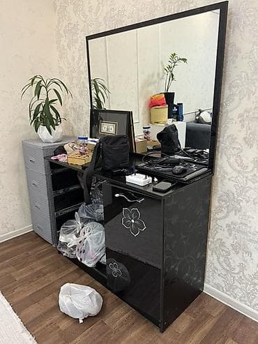 Продаю Камод Широкий с Большим зеркалом. Ширина 115 см высота 85 см at lalafo.kg Продаю Камод Широкий с Большим зеркалом. Ширина 115 см высота 85 см