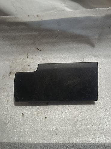 Боковая крышка корпуса бардачка (левая/правая вставка) для Kia Sorento at lalafo.kg Боковая крышка корпуса бардачка (левая/правая вставка) для Kia Sorento