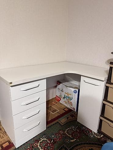 Компьютерный стол, Б/у, Угловой at lalafo.kg Компьютерный стол, Б/у, Угловой