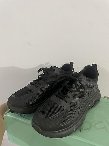 Кроссовки мужские, цвет черный, с бирюзовыми акцентами. Описание: - at lalafo.kg Кроссовки мужские, цвет черный, с бирюзовыми акцентами. Описание: -