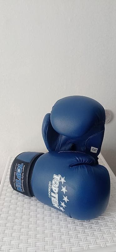 Продаю боксерские перчатки at lalafo.kg Продаю боксерские перчатки
