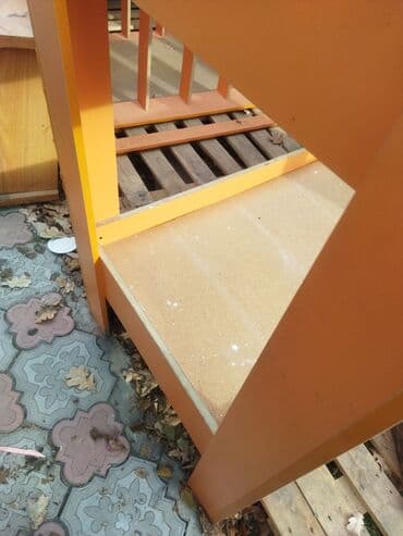 Двухъярусная детская кровать, Б/у, ЛДСП, цвет - Розовый at lalafo.kg Двухъярусная детская кровать, Б/у, ЛДСП, цвет - Розовый