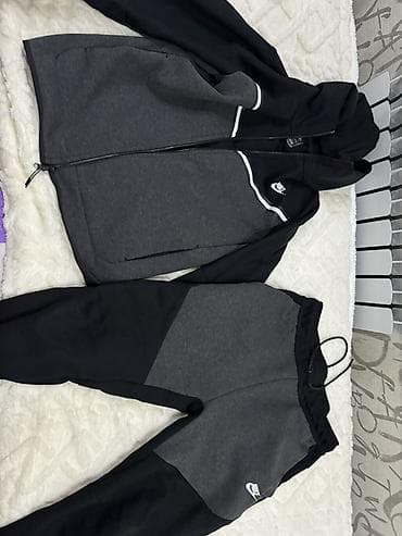 Флиска комплект L размер, джинсы М размер оверсайз at lalafo.kg Флиска комплект L размер, джинсы М размер оверсайз