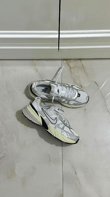 Кроссовки, 39, Nike, Б/у, цвет - Белый, Платная доставка at lalafo.kg Кроссовки, 39, Nike, Б/у, цвет - Белый, Платная доставка