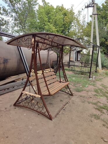 Садовые качели Со спинкой, С крышей at lalafo.kg Садовые качели Со спинкой, С крышей