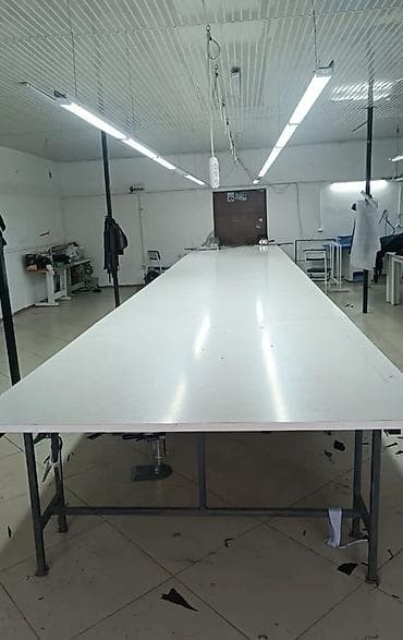 Закройный стол, цвет - Белый at lalafo.kg Закройный стол, цвет - Белый