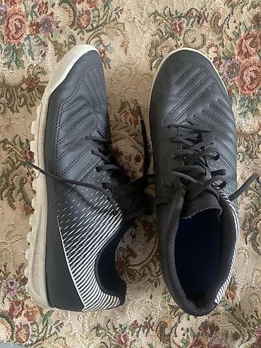 Футбольные бутсы/сороконожки для игры на искусственном газоне (TF). - at lalafo.kg Футбольные бутсы/сороконожки для игры на искусственном газоне (TF). -