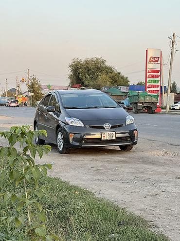 Toyota Prius: 2012 г., 1.8 л, Вариатор, Бензин, Лифтбек at lalafo.kg Toyota Prius: 2012 г., 1.8 л, Вариатор, Бензин, Лифтбек