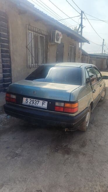 Volkswagen Passat: 1989 г., 1.8 л, Механика, Бензин, Седан at lalafo.kg Volkswagen Passat: 1989 г., 1.8 л, Механика, Бензин, Седан