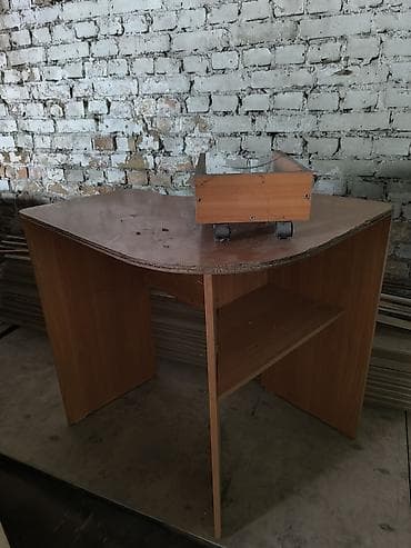 Компьютерный стол, Б/у, Угловой at lalafo.kg Компьютерный стол, Б/у, Угловой