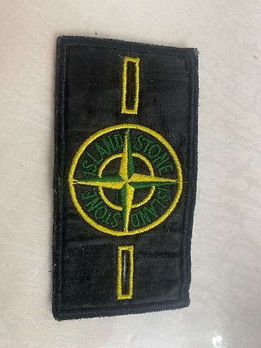 Нашивка/патч Stone Island - Классический прямоугольный шеврон черного at lalafo.kg Нашивка/патч Stone Island - Классический прямоугольный шеврон черного