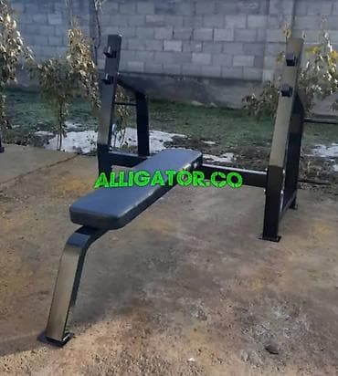 Скамья для жима лежа с регулируемыми стойками для штанги. Прочная at lalafo.kg Скамья для жима лежа с регулируемыми стойками для штанги. Прочная