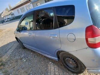 Honda Fit: 2002 г., 1.3 л, Автомат at lalafo.kg Honda Fit: 2002 г., 1.3 л, Автомат