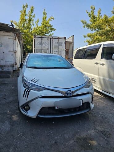 Toyota Corolla: 2018 г., 1.8 л, Вариатор, Гибрид, Седан at lalafo.kg Toyota Corolla: 2018 г., 1.8 л, Вариатор, Гибрид, Седан