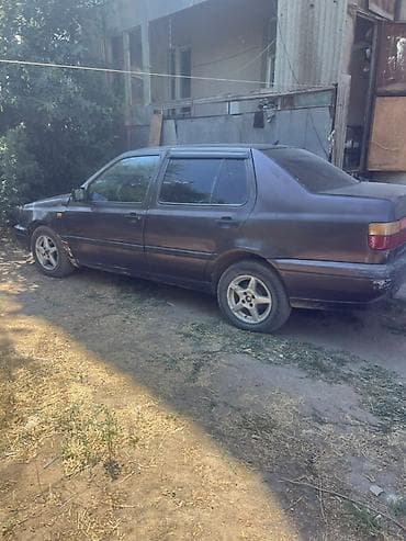 Volkswagen Vento: 1994 г., 1.8 л, Механика, Бензин, Седан at lalafo.kg — 2 Volkswagen Vento: 1994 г., 1.8 л, Механика, Бензин, Седан — 2