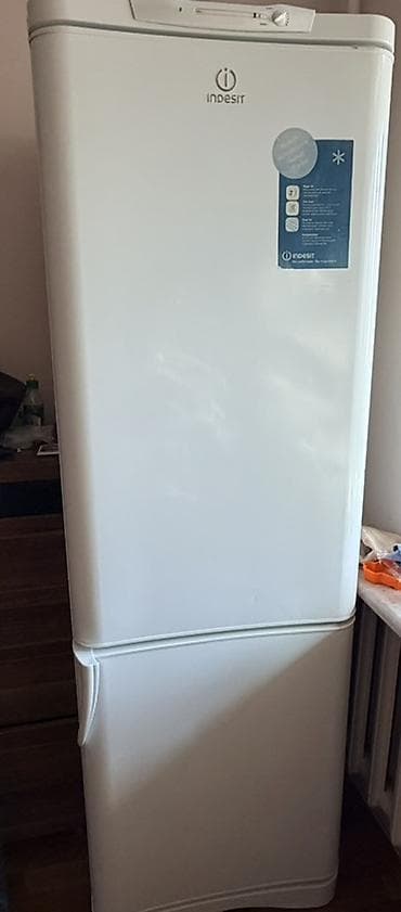 Холодильник Indesit, Двухкамерный at lalafo.kg Холодильник Indesit, Двухкамерный