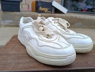 Белые кроссовки унисекс в классическом стиле - Материал верха at lalafo.kg Белые кроссовки унисекс в классическом стиле - Материал верха