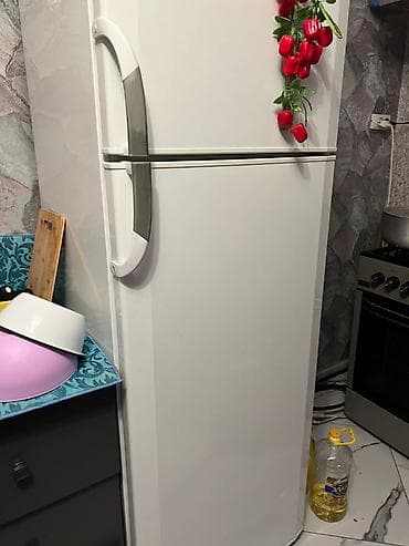 Холодильник Beko, Б/у, Двухкамерный at lalafo.kg Холодильник Beko, Б/у, Двухкамерный