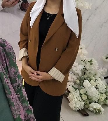 Женская одежда в стиле casual и smart-casual. - Лонгслив в полоску at lalafo.kg Женская одежда в стиле casual и smart-casual. - Лонгслив в полоску