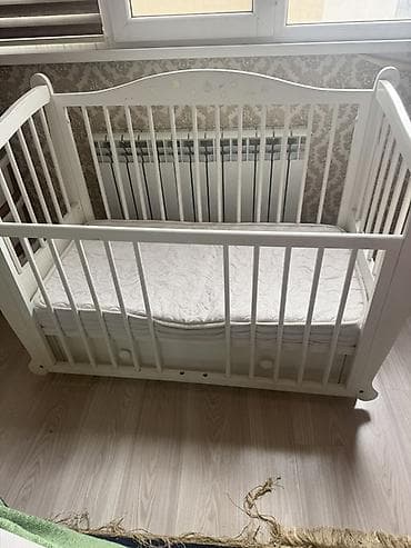 Детская кроватка с маятниковым механизмом поперечного качания at lalafo.kg Детская кроватка с маятниковым механизмом поперечного качания