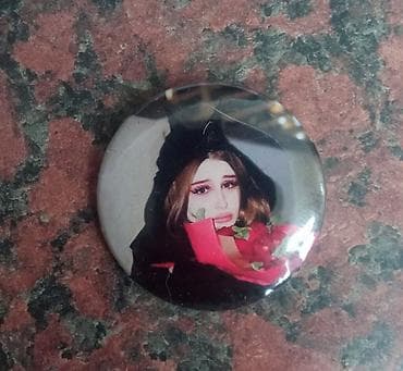 Значки - Лицевая сторона: глянцевая плёнка с полноцветной печатью. - at lalafo.kg Значки - Лицевая сторона: глянцевая плёнка с полноцветной печатью. -