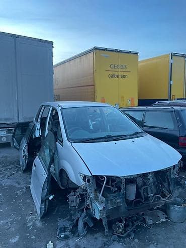 Mazda PREMACY: 2002 г., 1.8 л at lalafo.kg Mazda PREMACY: 2002 г., 1.8 л