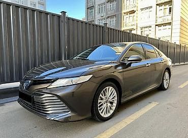 Toyota Camry: 2019 г., 2.5 л, Гибрид, Седан at lalafo.kg Toyota Camry: 2019 г., 2.5 л, Гибрид, Седан