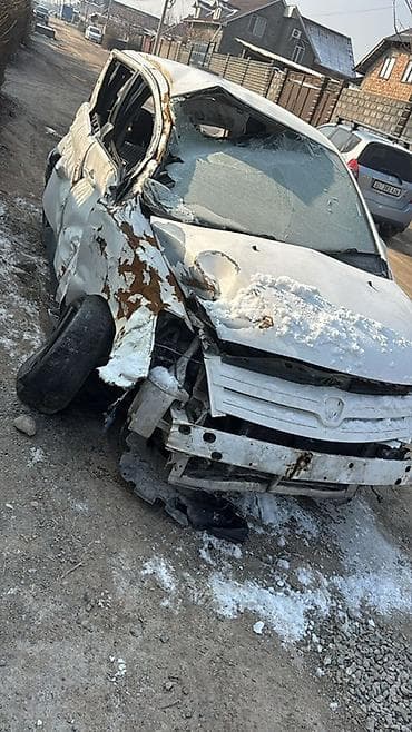 Datsun: Toyota ist (1-е поколение), правый руль, хэтчбек 5 дв., белый цвет at lalafo.kg — 3 Datsun: Toyota ist (1-е поколение), правый руль, хэтчбек 5 дв., белый цвет — 3