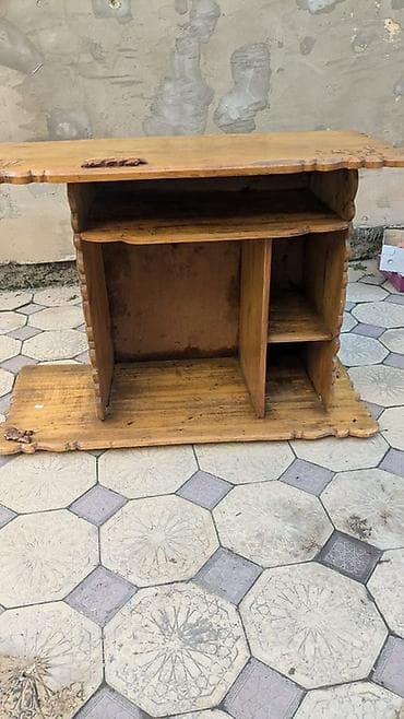 Бычуучу столдор: Компьютердик үстөлү, Колдонулган, Текчелери бар lalafo.kg да — 1 Бычуучу столдор: Компьютердик үстөлү, Колдонулган, Текчелери бар — 1