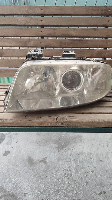 Передняя левая фара Audi 2002 г. at lalafo.kg Передняя левая фара Audi 2002 г.