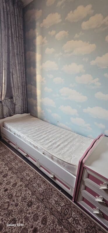 Детская гарнитура, Б/у, Для девочки, МДФ, цвет - Белый, Самовывоз at lalafo.kg Детская гарнитура, Б/у, Для девочки, МДФ, цвет - Белый, Самовывоз