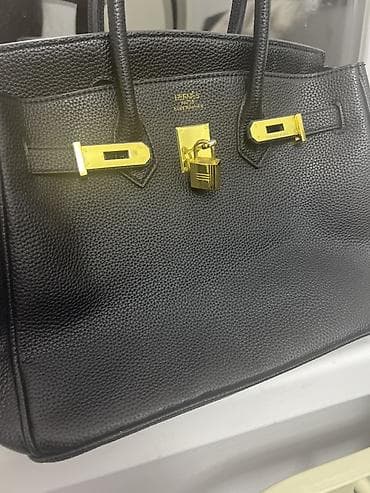 Комплект из 3 женских сумок 1) Черная сумка-тоут в стиле классической at lalafo.kg Комплект из 3 женских сумок 1) Черная сумка-тоут в стиле классической