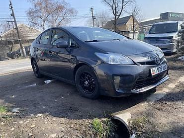 Toyota Prius: 2015 г., 1.8 л, Автомат, Гибрид, Хэтчбэк at lalafo.kg Toyota Prius: 2015 г., 1.8 л, Автомат, Гибрид, Хэтчбэк