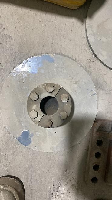 Стальной разжимной фланцевый хаб (разрезная ступица) с прижимным at lalafo.kg Стальной разжимной фланцевый хаб (разрезная ступица) с прижимным