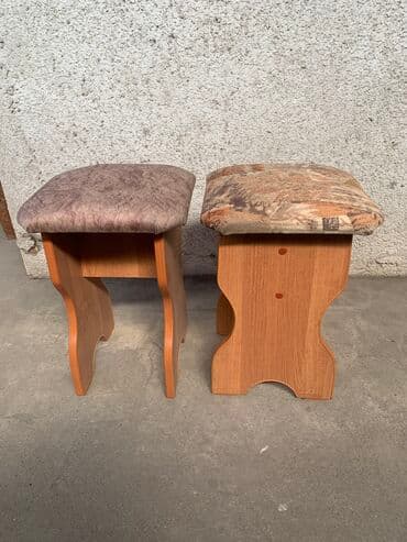 Две табуретки, разной расцветки. Новые. 500 сом каждая at lalafo.kg Две табуретки, разной расцветки. Новые. 500 сом каждая
