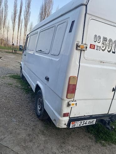Легкий грузовик, Mercedes-Benz, Стандарт, 2 т, Б/у at lalafo.kg Легкий грузовик, Mercedes-Benz, Стандарт, 2 т, Б/у