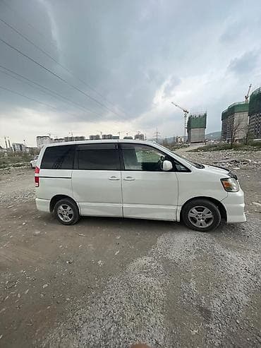 Toyota Noah: 2004 г., 2 л, Автомат, Бензин, Минивэн at lalafo.kg Toyota Noah: 2004 г., 2 л, Автомат, Бензин, Минивэн