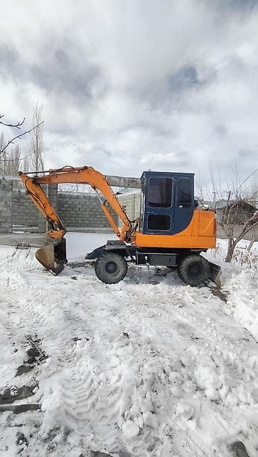 Экскаватор, 1997 г., Колесный at lalafo.kg Экскаватор, 1997 г., Колесный