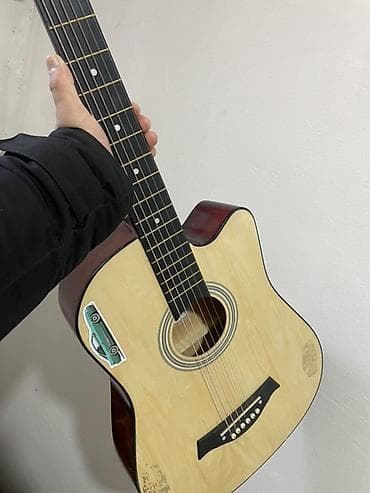 Акустическая гитара с вырезом (cutaway) - Тип: шестиструнная at lalafo.kg Акустическая гитара с вырезом (cutaway) - Тип: шестиструнная