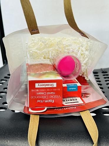 Подарочный набор косметики в полупрозрачной сумке Состав: - Крем для at lalafo.kg Подарочный набор косметики в полупрозрачной сумке Состав: - Крем для