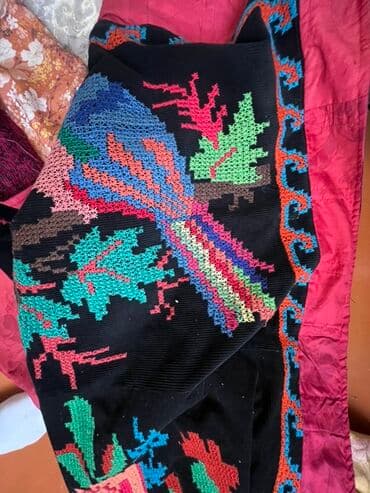 Туш кийиз. Натуральная, ручная работа. Сшитая 1986 году. Почти не at lalafo.kg Туш кийиз. Натуральная, ручная работа. Сшитая 1986 году. Почти не