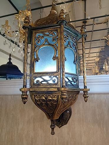 Настенный уличный светильник в восточном стиле. - Тип: бра/фонарь для at lalafo.kg Настенный уличный светильник в восточном стиле. - Тип: бра/фонарь для